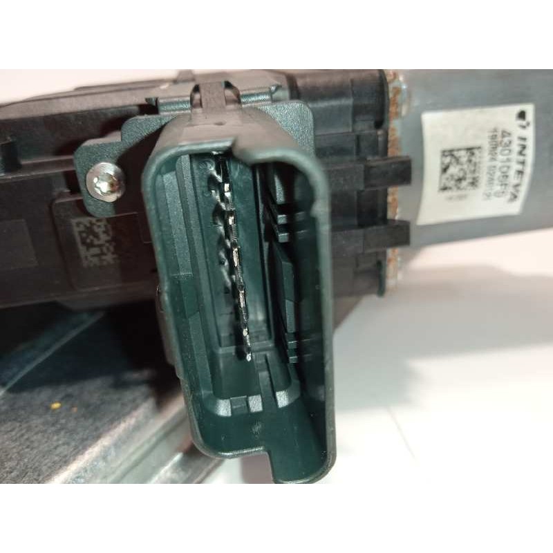 Recambio de elevalunas trasero derecho para renault megane iv grandtour 1.3 tce referencia OEM IAM 827209091R  402779C