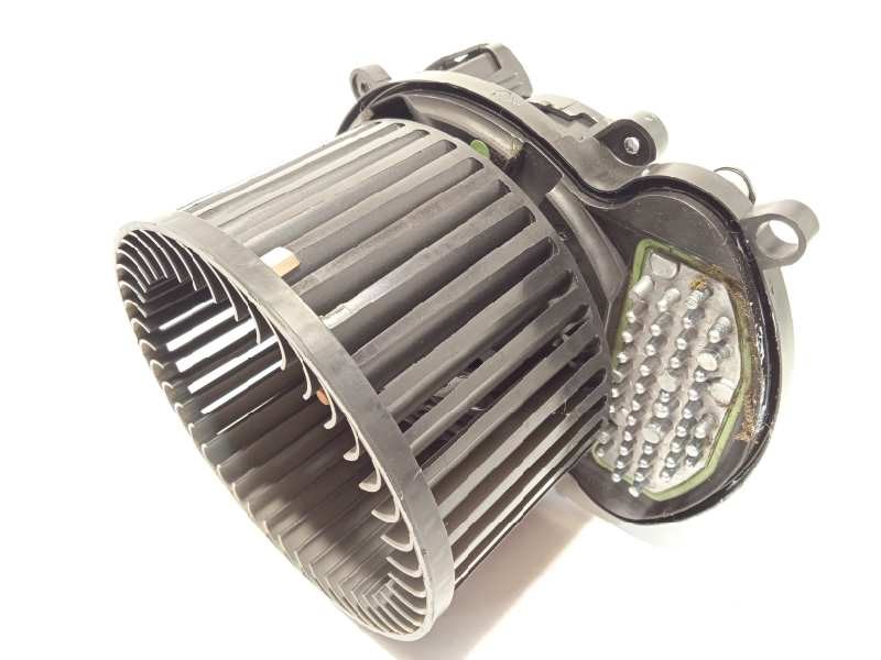 Recambio de motor calefaccion para renault megane iv grandtour 1.3 tce referencia OEM IAM T69963A  272103243R