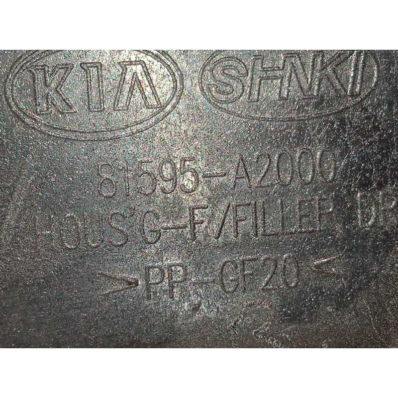 Recambio de tapa exterior combustible para kia cee´d 1.4 crdi cat referencia OEM IAM 81595A2000  