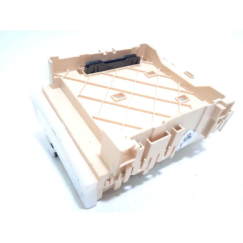 Recambio de caja reles / fusibles para toyota auris 1.6 d-4d cat referencia OEM IAM 8273012X81  63586756
