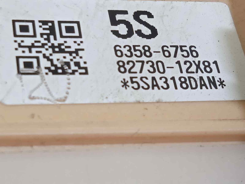 Recambio de caja reles / fusibles para toyota auris 1.6 d-4d cat referencia OEM IAM 8273012X81  63586756