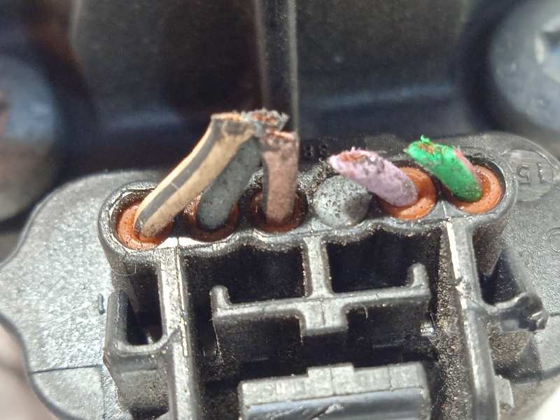 Recambio de valvula egr para dacia duster laureate 4x2 referencia OEM IAM 8201411538  