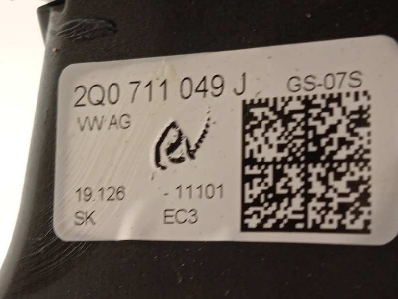 Recambio de palanca cambio para volkswagen polo 1.0 referencia OEM IAM 2Q0711049J  