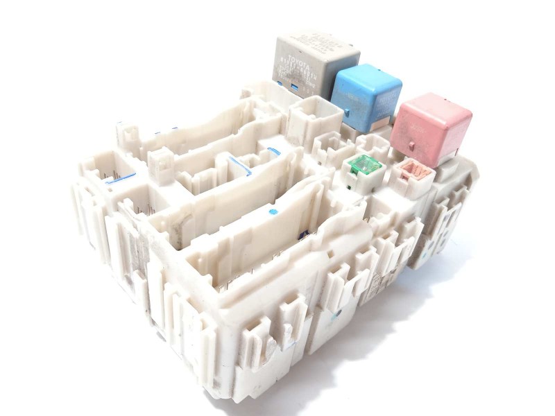 Recambio de caja reles / fusibles para toyota prius (nhw20) 1.5 cat referencia OEM IAM 8273047290  808250254