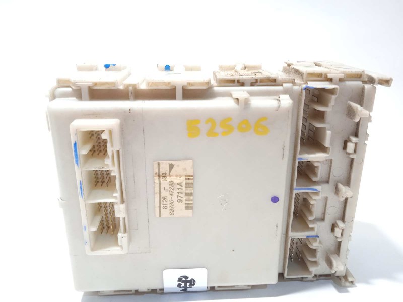 Recambio de caja reles / fusibles para toyota prius (nhw20) 1.5 cat referencia OEM IAM 8273047290  808250254