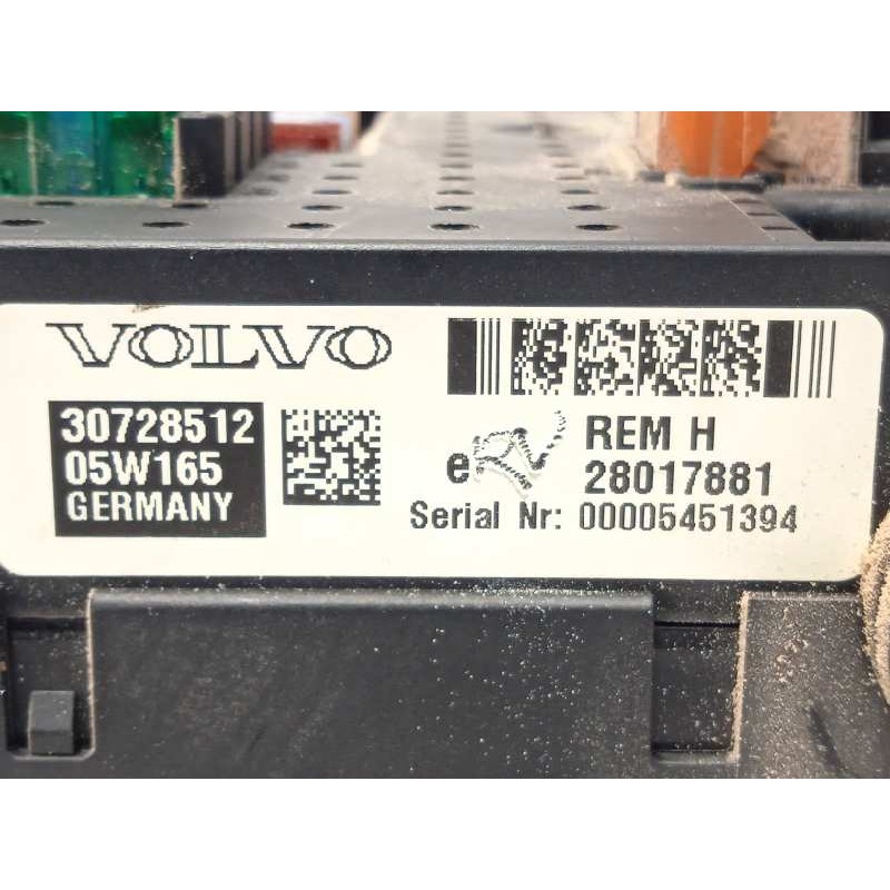 Recambio de caja reles / fusibles para volvo xc70 2.4 diesel cat referencia OEM IAM 30728512  28017881