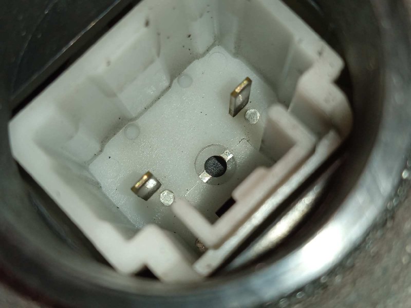 Recambio de cerradura puerta trasera izquierda para toyota prius (nhw20) 1.5 cat referencia OEM IAM 6906047041  