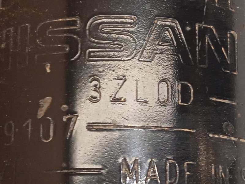 Recambio de amortiguador delantero derecho para nissan pulsar (c13) acenta referencia OEM IAM 543023ZL0D  E43033ZL0D