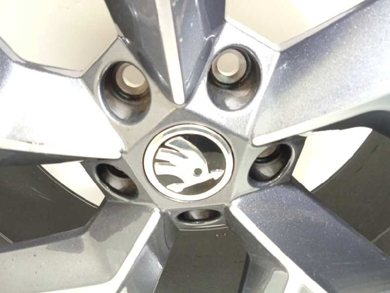 Recambio de llanta para skoda kodiaq 2.0 tdi referencia OEM IAM 565601025M  565601025MHA7