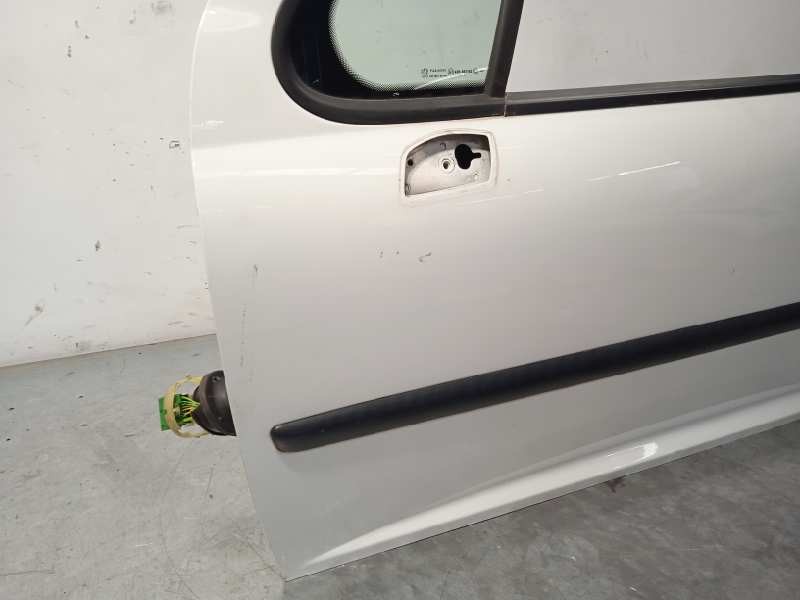 Recambio de puerta delantera izquierda para peugeot 207 sport referencia OEM IAM 9002AN  