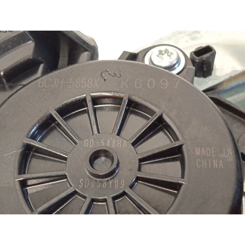 Recambio de elevalunas delantero derecho para mazda 3 berlina (bp) referencia OEM IAM BCJH5858X  