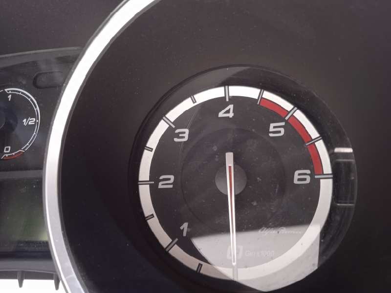 Recambio de cuadro instrumentos para alfa romeo giulietta (191) distinctive referencia OEM IAM 50516478  A2C53352738