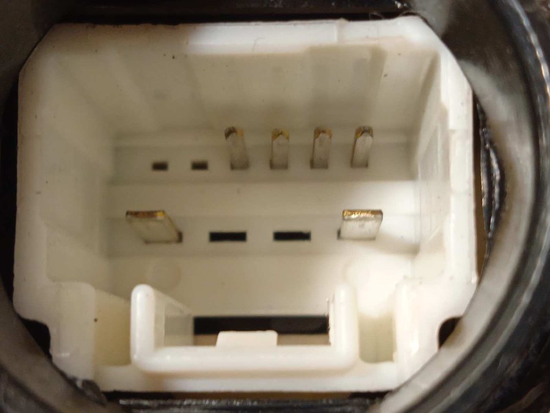 Recambio de cerradura puerta delantera izquierda para toyota auris 1.8 16v (híbrido) referencia OEM IAM 6904002210  