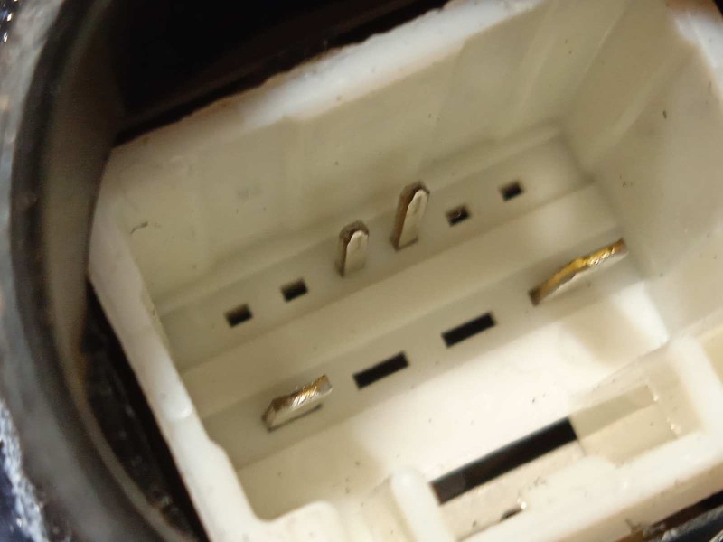 Recambio de cerradura puerta delantera derecha para toyota auris 1.8 16v (híbrido) referencia OEM IAM 6903005130  