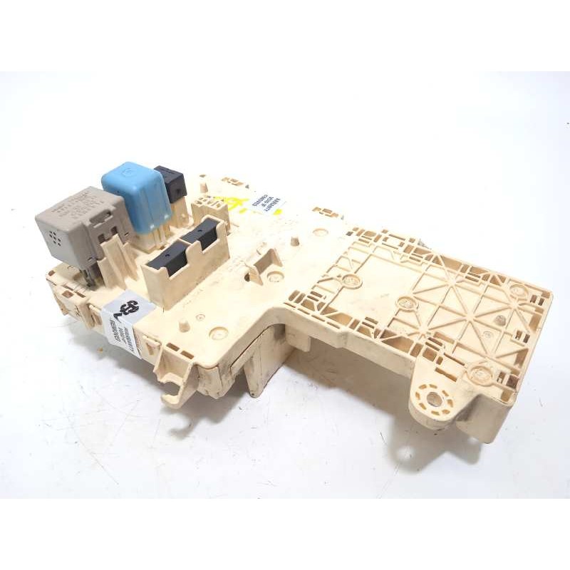 Recambio de caja reles / fusibles para lexus is200 (gxe10) 2.0 cat referencia OEM IAM 8273153021  