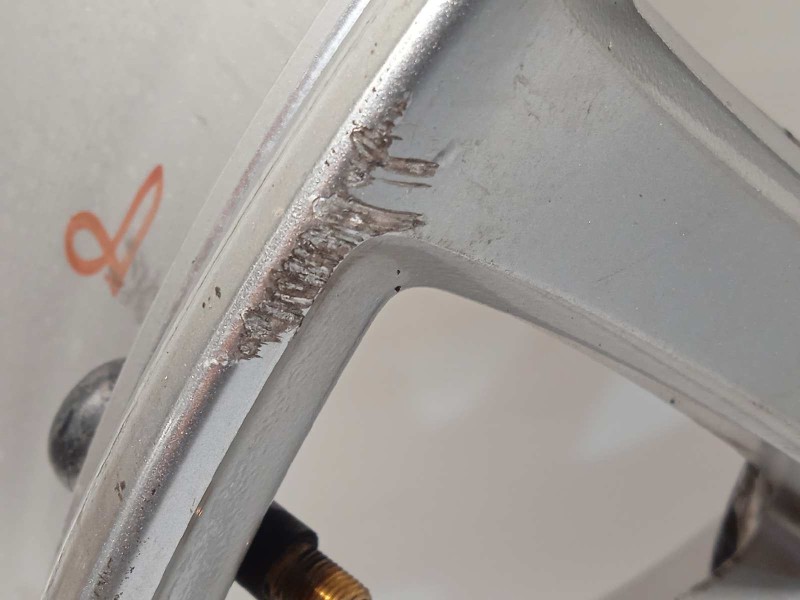 Recambio de llanta para lexus is200 (gxe10) 2.0 cat referencia OEM IAM 4261153110  