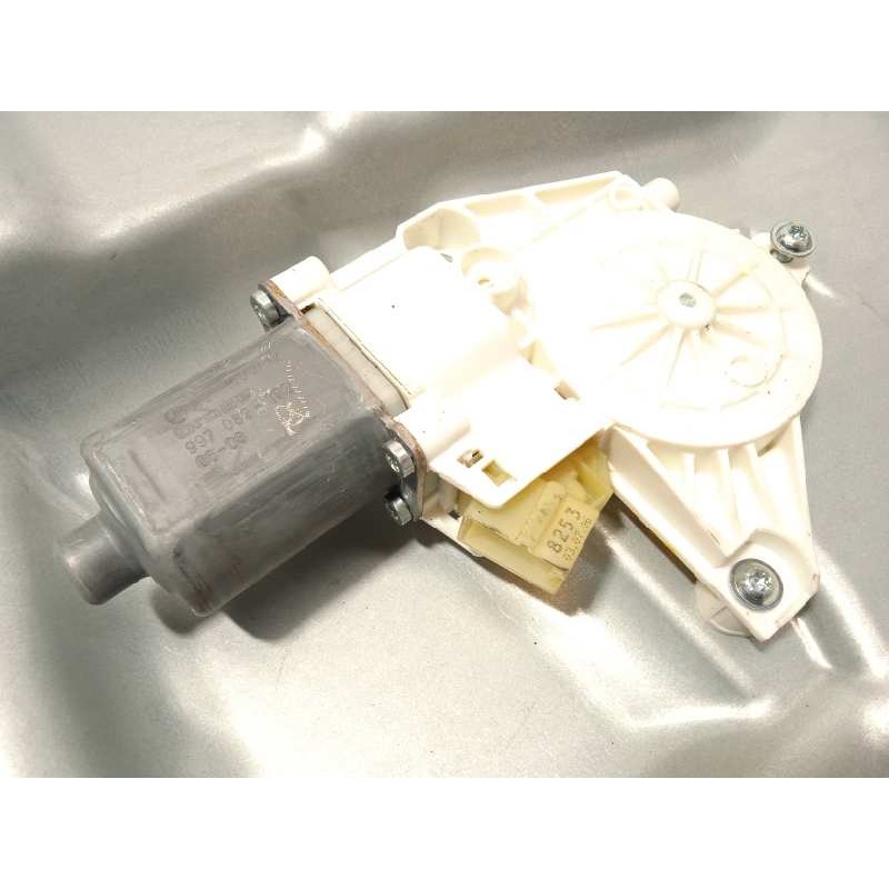 Recambio de elevalunas delantero izquierdo para mercedes-benz clase m (w164) 420 / 450 cdi (164.128) referencia OEM IAM A2518200