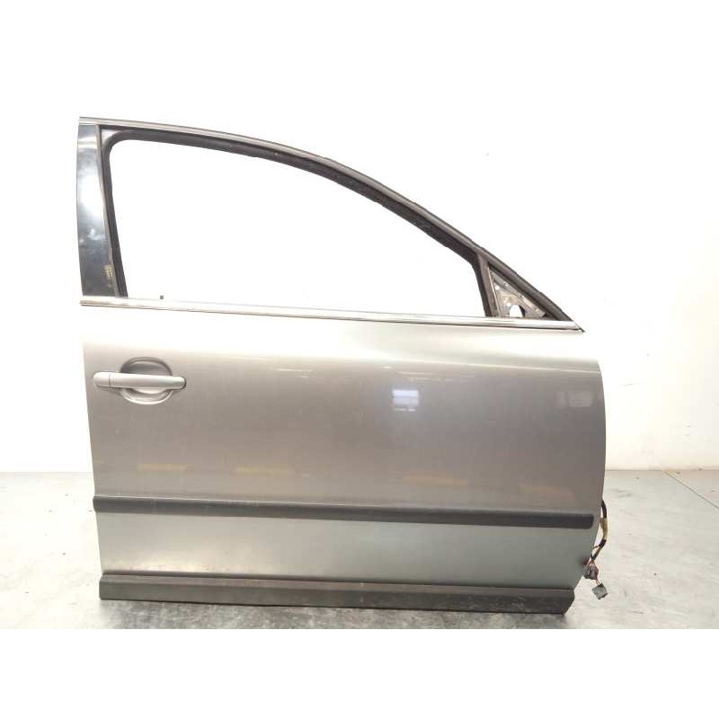 Recambio de puerta delantera derecha para volkswagen passat variant (3b6) básico referencia OEM IAM 3B4831052BE  