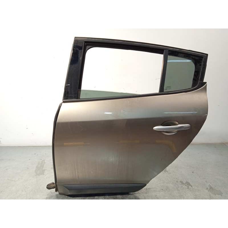 Recambio de puerta trasera izquierda para renault megane iii berlina 5 p dynamique referencia OEM IAM 821018543R  821010108R