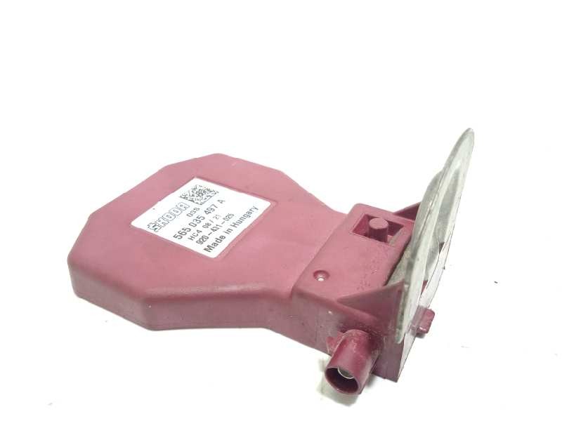 Recambio de antena para skoda kodiaq 2.0 tdi referencia OEM IAM 565035497A  