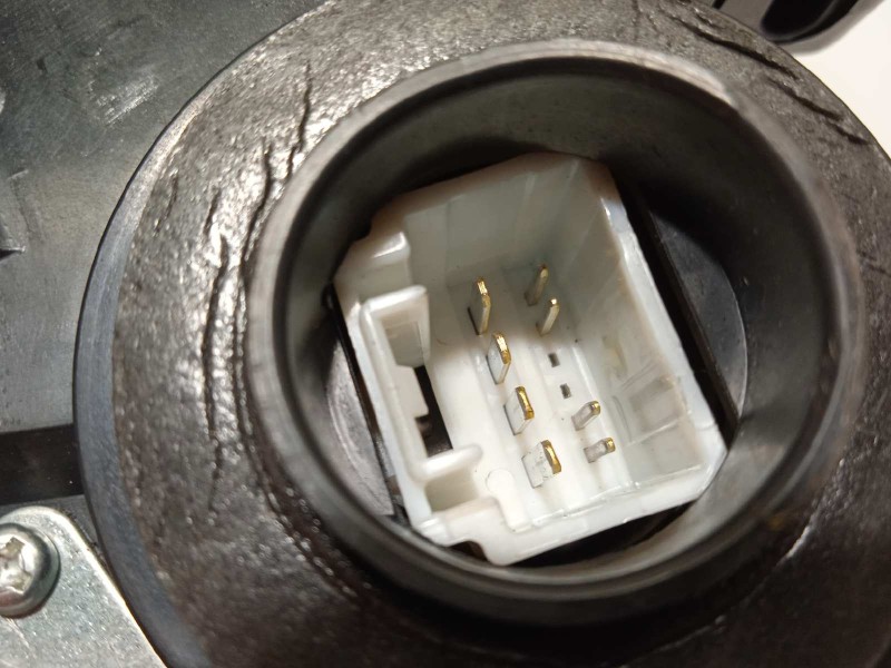 Recambio de cerradura puerta trasera derecha para lexus nx 300h 4wd referencia OEM IAM 6905012410  