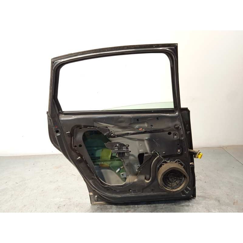 Recambio de puerta trasera izquierda para citroën c4 sedan collection referencia OEM IAM 9802635680  