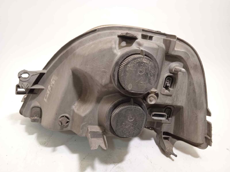 Recambio de faro derecho para renault mascott fg 150. 35/55/65 cabina individual referencia OEM IAM 8200163518  