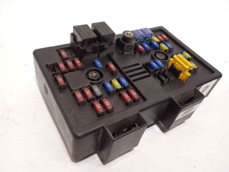 CAJA RELES / FUSIBLES 96821082 