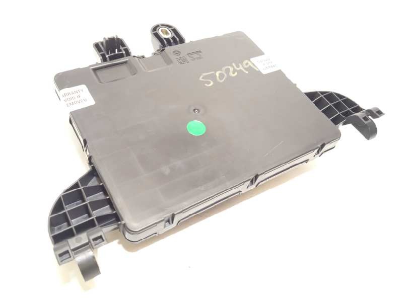 Recambio de caja reles / fusibles para opel insignia sports tourer excellence referencia OEM IAM 13485565  