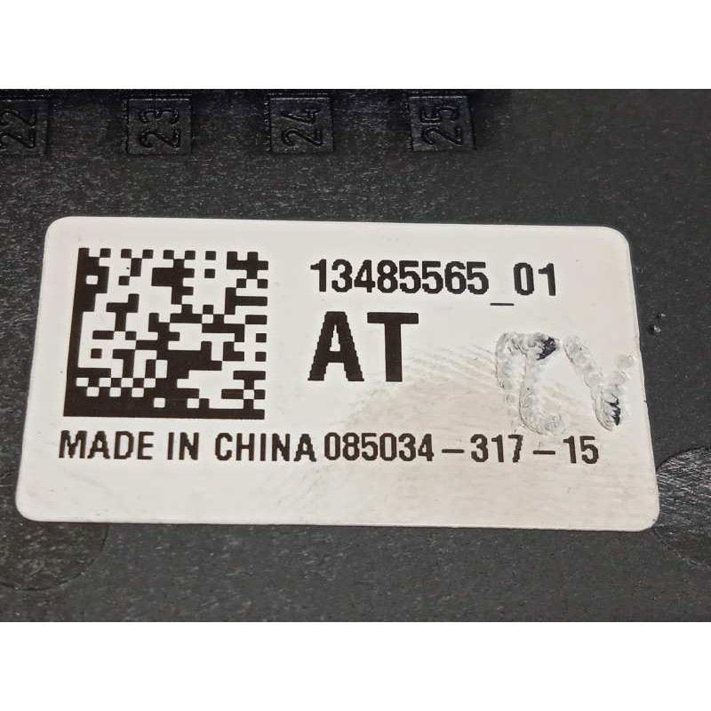 Recambio de caja reles / fusibles para opel insignia sports tourer excellence referencia OEM IAM 13485565  