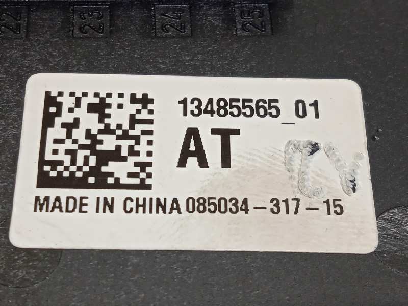 Recambio de caja reles / fusibles para opel insignia sports tourer excellence referencia OEM IAM 13485565  