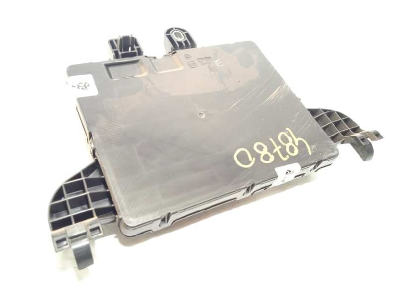 Recambio de caja reles / fusibles para opel insignia sports tourer sport referencia OEM IAM 13277318  