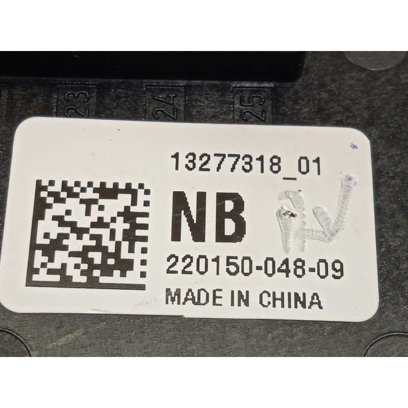 Recambio de caja reles / fusibles para opel insignia sports tourer sport referencia OEM IAM 13277318  