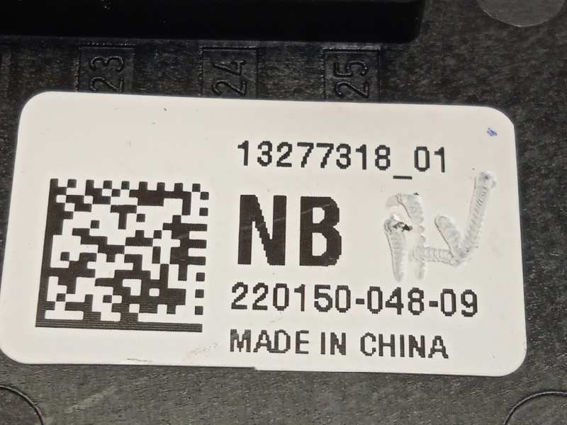 Recambio de caja reles / fusibles para opel insignia sports tourer sport referencia OEM IAM 13277318  