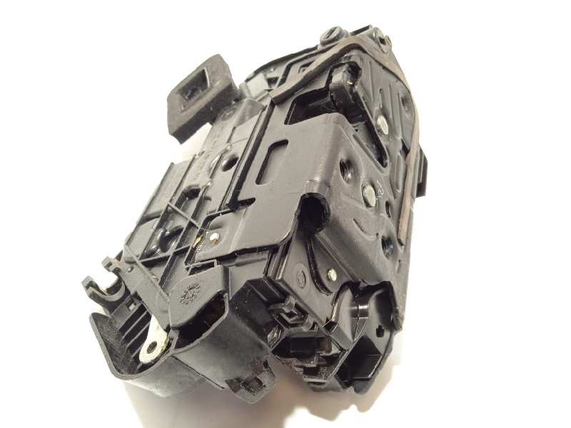 Recambio de cerradura puerta trasera derecha para volkswagen polo 1.0 referencia OEM IAM 5TA839016E  