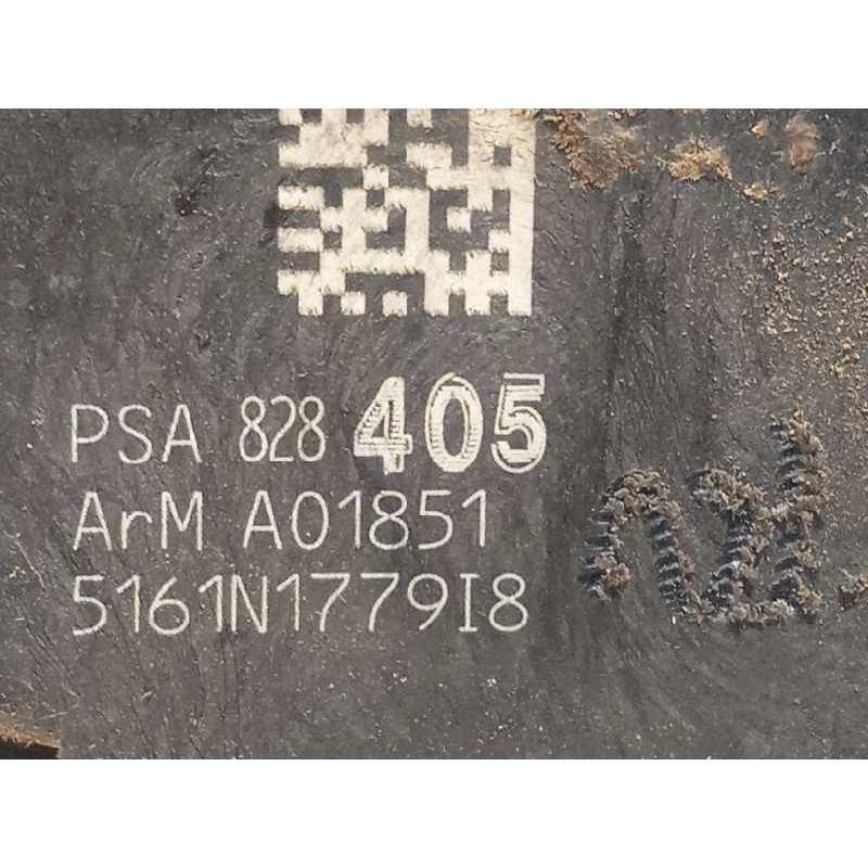 Recambio de cerradura puerta delantera derecha para peugeot partner kombi confort referencia OEM IAM 828405  9135EA