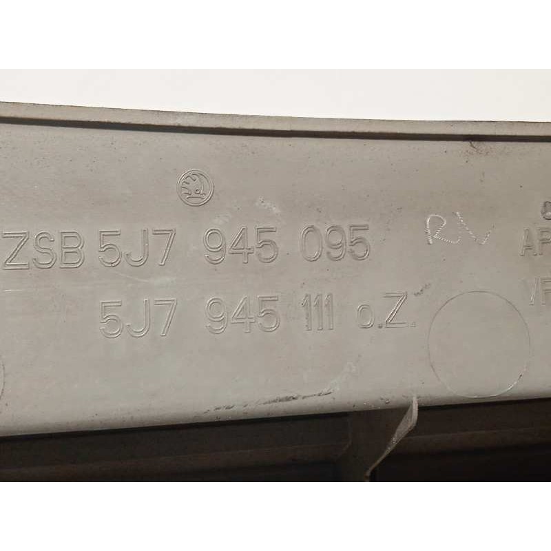 Recambio de piloto trasero izquierdo para skoda roomster (5j7) sport referencia OEM IAM 5J7945095  