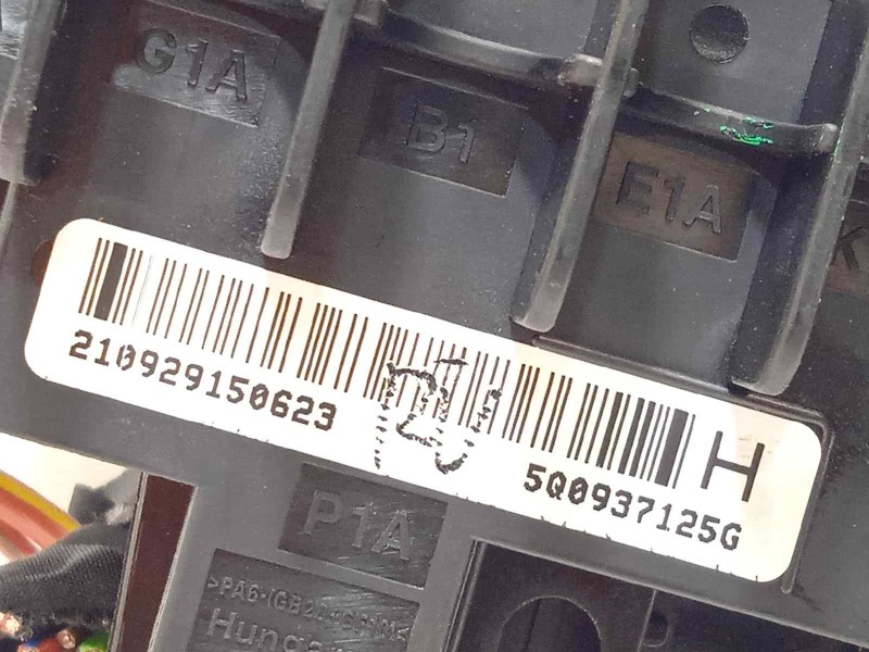 Recambio de caja reles / fusibles para volkswagen t-roc 1.5 16v tsi act referencia OEM IAM 5Q0937125G  