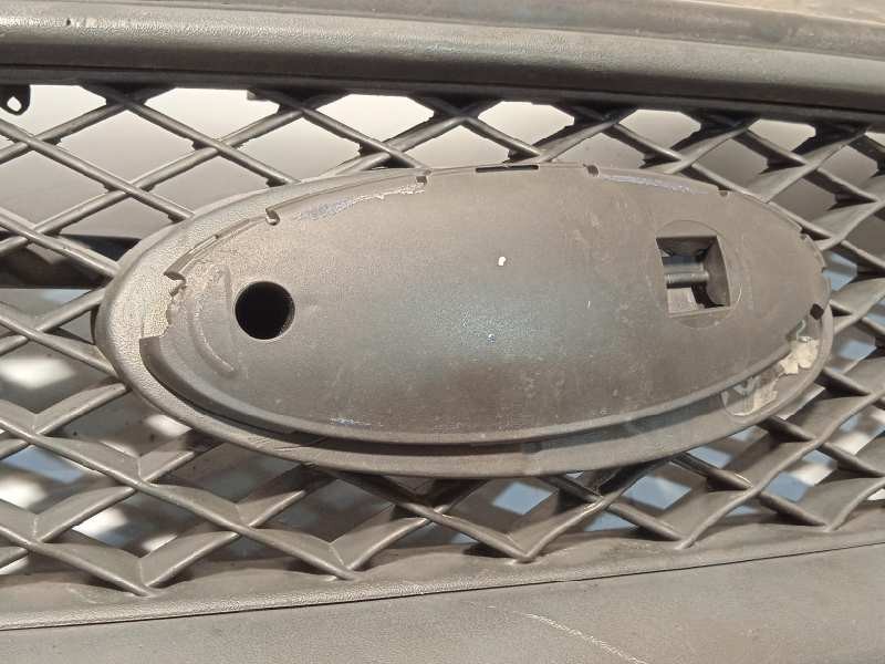 Recambio de rejilla delantera para ford focus berlina (cap) ambiente (d) referencia OEM IAM 1454995  