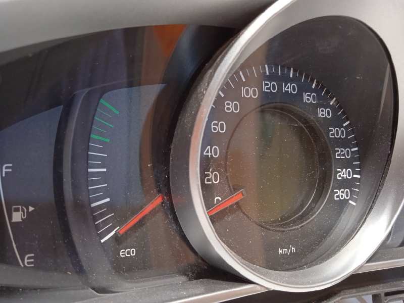 Recambio de cuadro instrumentos para volvo v40 momentum referencia OEM IAM 31453103  