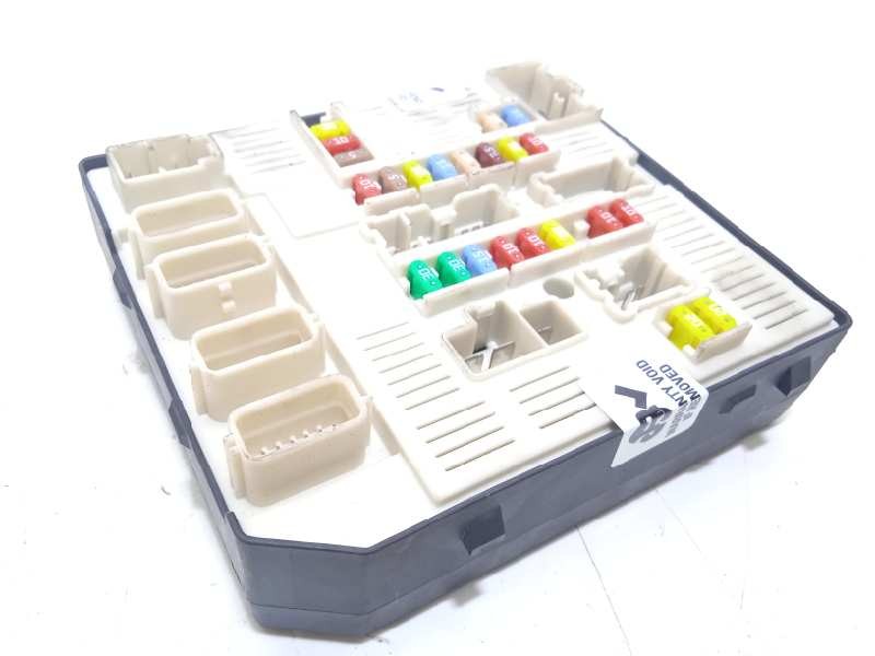 Recambio de caja reles / fusibles para renault megane iii berlina 5 p emotion referencia OEM IAM 284B61871R  