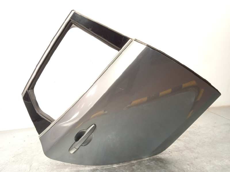 Recambio de puerta trasera derecha para volvo v40 momentum referencia OEM IAM 32351000  