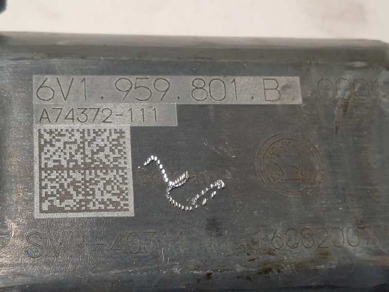 Recambio de elevalunas delantero izquierdo para skoda rapid 1.2 tsi referencia OEM IAM 6V1959801B  