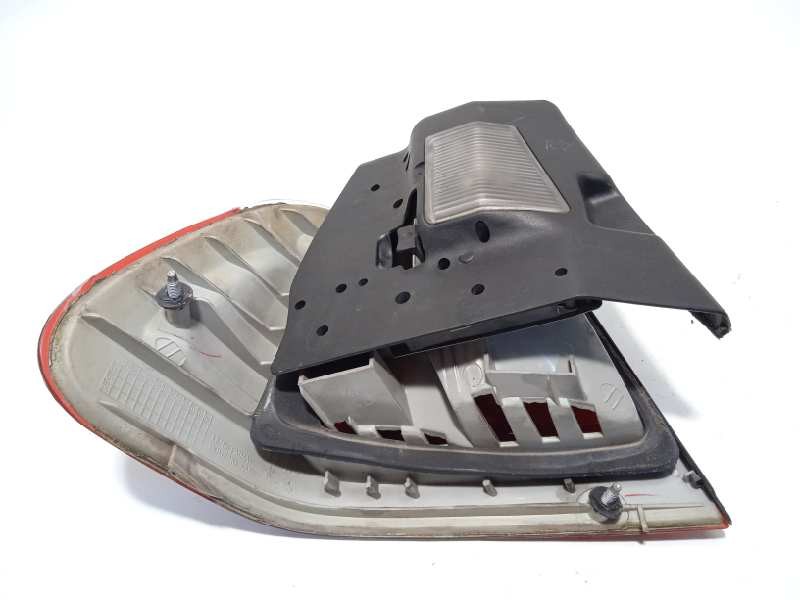 Recambio de piloto trasero derecho para bmw serie 3 berlina (e46) 320d referencia OEM IAM 63218364922  