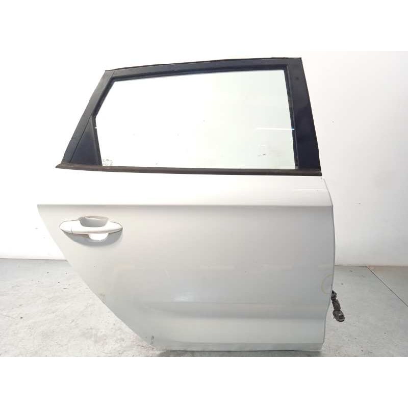 Recambio de puerta trasera derecha para kia carens ( ) basic referencia OEM IAM 77004A4000  