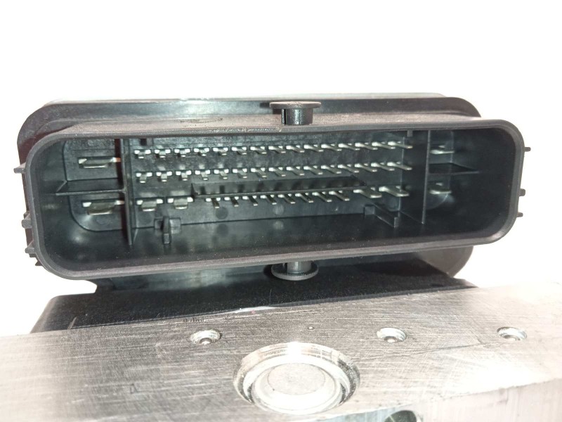 Recambio de abs para toyota yaris cross 1.5 hybrid (mxpj10l) referencia OEM IAM 445400D861 0265957151 970400