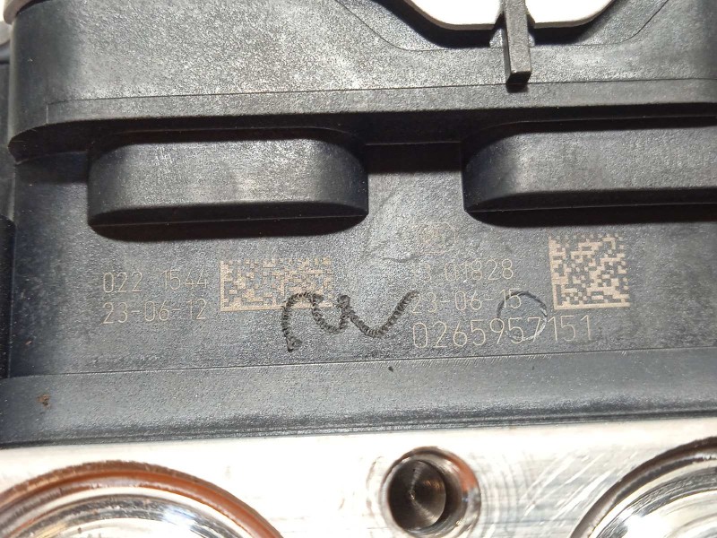 Recambio de abs para toyota yaris cross 1.5 hybrid (mxpj10l) referencia OEM IAM 445400D861 0265957151 970400