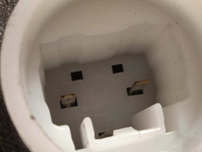 Recambio de cerradura puerta trasera derecha para toyota yaris hybrid feel! referencia OEM IAM 690500D310  