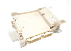 Recambio de caja reles / fusibles para toyota yaris hybrid feel! referencia OEM IAM 8273052K40  