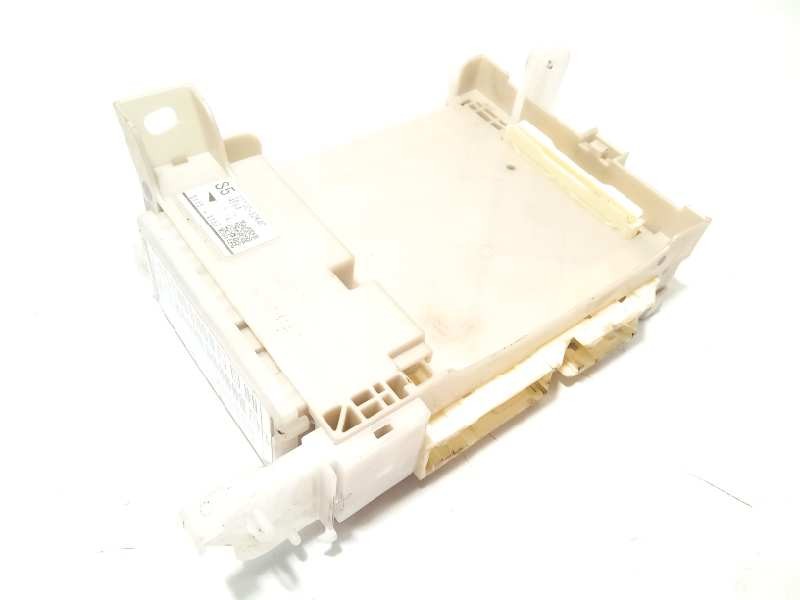 Recambio de caja reles / fusibles para toyota yaris hybrid feel! referencia OEM IAM 8273052K40  